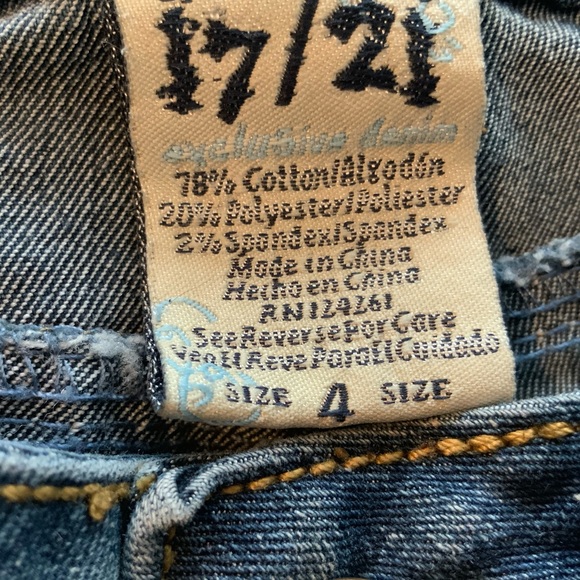17/21 Jean Shorts Size 4 - Picture 7 of 7